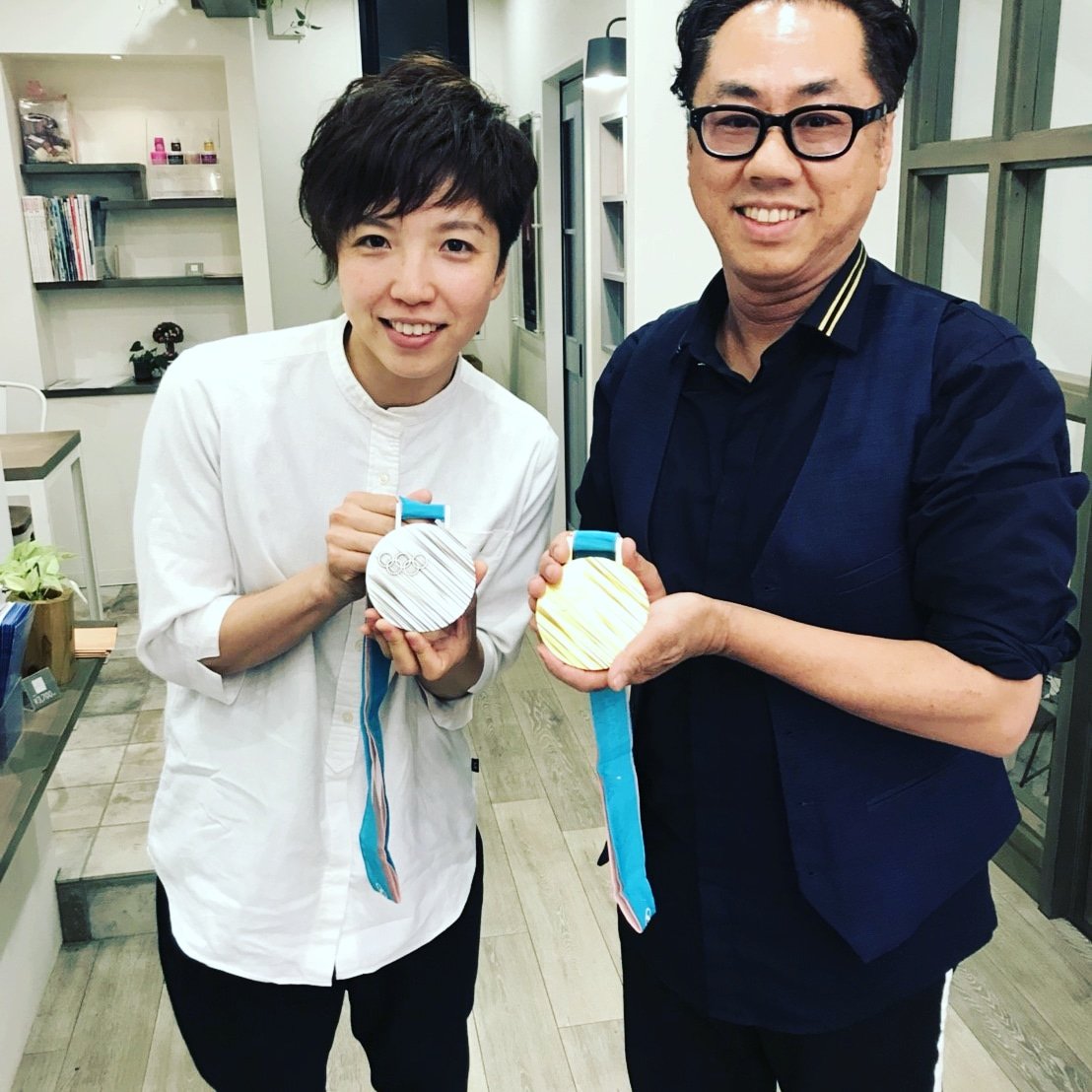 伊藤秀一 No Twitter 平昌オリンピック 金メダリストの小平奈緒選手が 髪をやりに来てくれました 大学時代からのお客様で 今はhana Beautyhairの北澤が担当させて頂いています 金メダル本当に重くて感動しました 小平さん 感動をありがとうございました