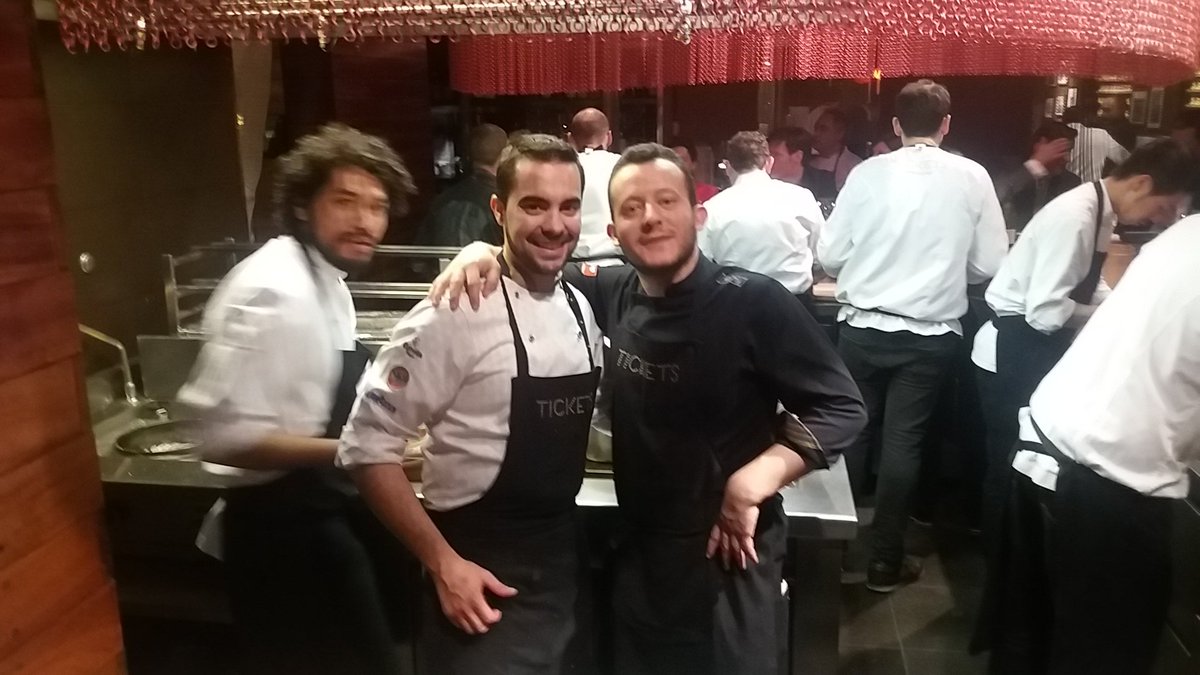 Lo q vivimos ayer unas 25 pers. en #DosPalillos d <a href="/Albert_Raurich/">Albert.Raurich</a> fue extaordinario y único ¿Cómo sería un rte del Bulli en Japón? Este país,reflejado en 50 bocados,algunos inolvidables, pensados x Albert Raurich, Albert @barriadria y Ferran Adrià y ls equipos d Enigma y Tickets.