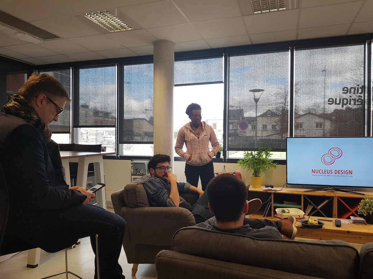 Aurelien_Valet's tweet photo. @n_w_x #Colunchpitch c'est quoi l'Ux design? https://t.co/or4xRzXr2q
