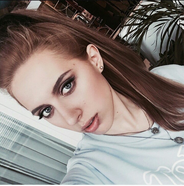 kissa_masha's tweet photo. Посмотрите как @BettaLemme похожа на нашу @Kate_Clapp !😱
#BettaLemme #KateClapp #КатяКлэп ❤ https://t.co/HUdJKSDVkk