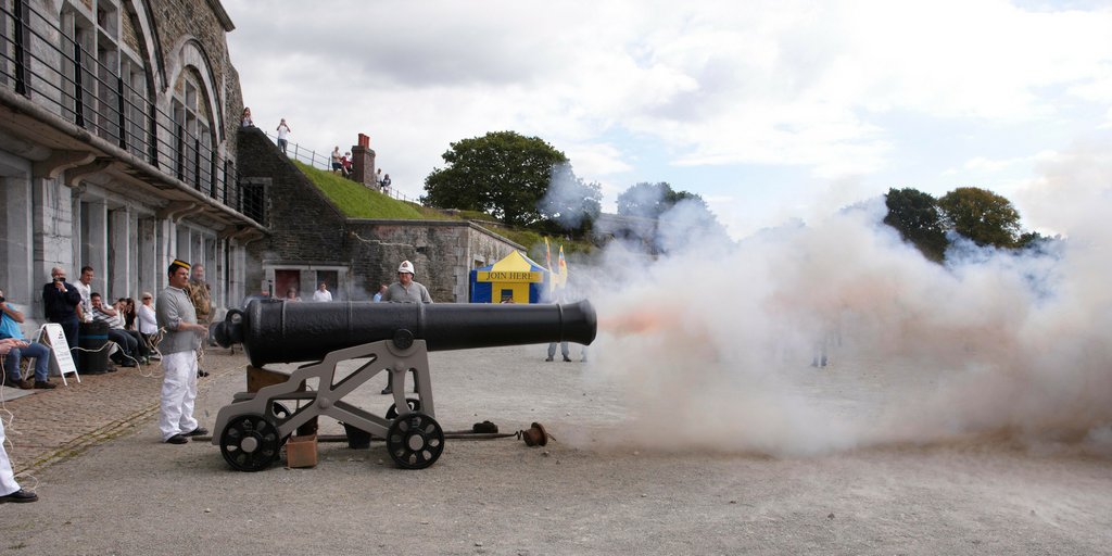 LandmarkTrust's tweet photo. Take a look at all the exciting upcoming #events on at @CrownhillFort, including an open day on #GoodFriday (30 March), with tours, talks and a lot of gunfire: https://t.co/ehj0be8cGe https://t.co/LwUbMiIkiJ