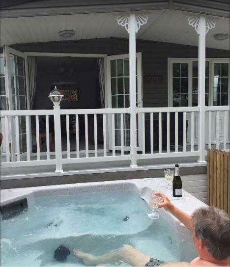 SunsetParkLancs's tweet photo. Happy Tuesday!😊 Wish you were here...🥂

https://t.co/gYGSvaKcL2

#TuesdayThoughts #Hottub https://t.co/QBrott6xcr