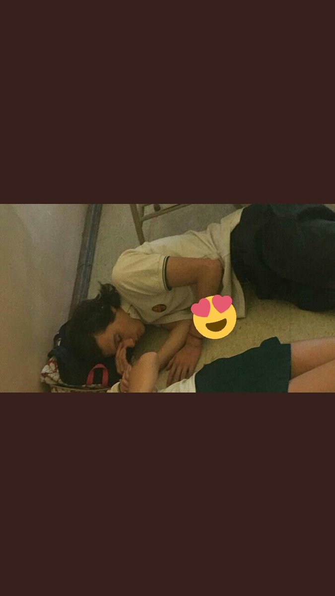 LSpadaforaa's tweet image. Esto pasa cuando salis de joda y al día siguiente hay que ir al colegio 😂😂😂😂😂😂😂 @LucasSpadafora