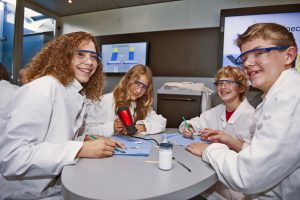 Wat is jouw energie in 2030? Hoe verwarm jij je huis in 2040? Rijden er nog auto’s in 2050? Leer er meer over tijdens de Techniekdag op 17-3 bij <a href="/Grijsendesign/">park & straatdesign</a> in Winterswijk kom en bouw je eigen piezo lampje (energie uit beweging) in de truck van <a href="/univgroningen/">University of Groningen</a>