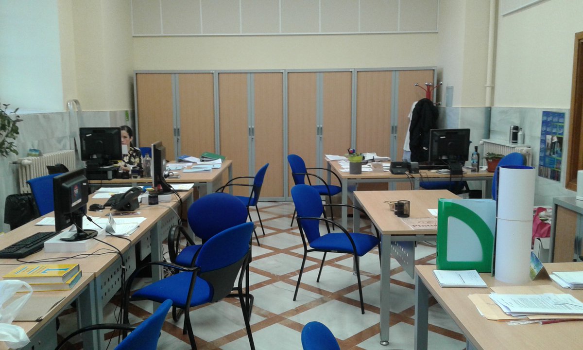 SpacioVa's tweet photo. Si os acercáis al departamento de @relintUVa de la @UVa_es , no os olvidéis de echar un vistazo al nuevo #mobiliario de #oficina que ha montado #Spacio 👏👏

#ProyectoSpacio
#MueblesDeOficinaSpacioValladolid
#UVA
#EnjoyYourWorkspace https://t.co/Hx3zW50p7I