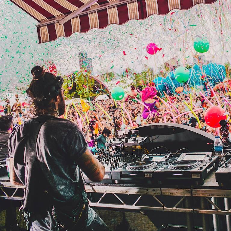 HarrietVerve's tweet photo. Elrow Town London - Sunday tickets without booking fee through me!! Message me ASAP before they run out 🌈 https://t.co/4NNeUZnYnt