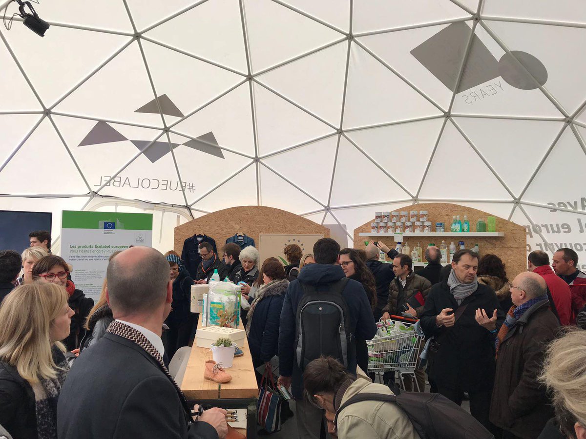 EMAS_EUEcolabel's tweet photo. L'inauguration du #Showroom de l'#EUEcolabel à @ParisLaDefense c'était aujourd'hui ! #Gratuit et ouvert à tous: le #Showroom accueille des #conférences et interventions d'experts. #economiecirculaire 
➡️ Découvrez le programme de la journée : https://t.co/rKC0O9P5Iw https://t.co/klrctbwZsW