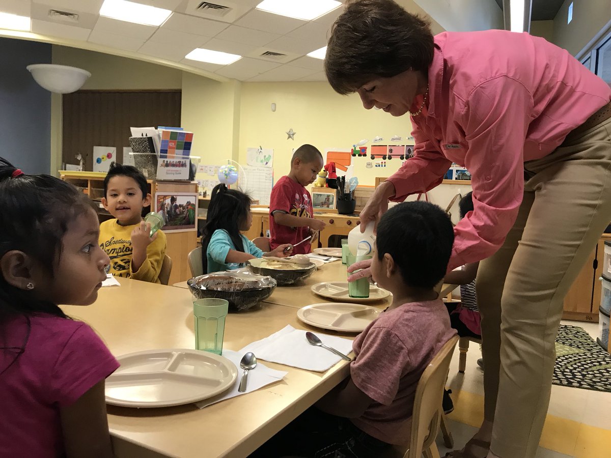 GwenGraham's tweet photo. I’m working a #GrahamWorkday with the Redlands Christian Migrant Association in Immokalee.
The RCMA provides Head Start and vital early education to families from Mexico and Guatemala — many of the children travel between Florida & other states as the agriculture seasons change https://t.co/434KKEhkrO