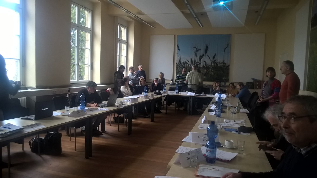 Delphine_Binet's tweet photo. Réunion plénière du projet #interreg #invaprotect présidée par le Dr Glas au #LTZ à Karlsruhe en Allemagne @INVAPROTECTINRA @Inra_Colmar @INRAspe @inra_save https://t.co/m0ZIOVUsrV