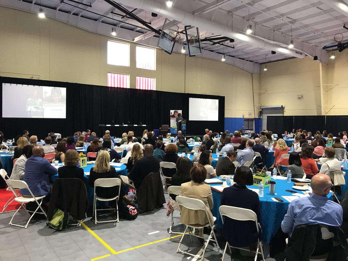 CFSarasota's tweet photo. Mayor Eddie helps kickoff the 2018 #2Gen Summit in a room full of nonprofit and public leaders. https://t.co/HEkEkMIAi6