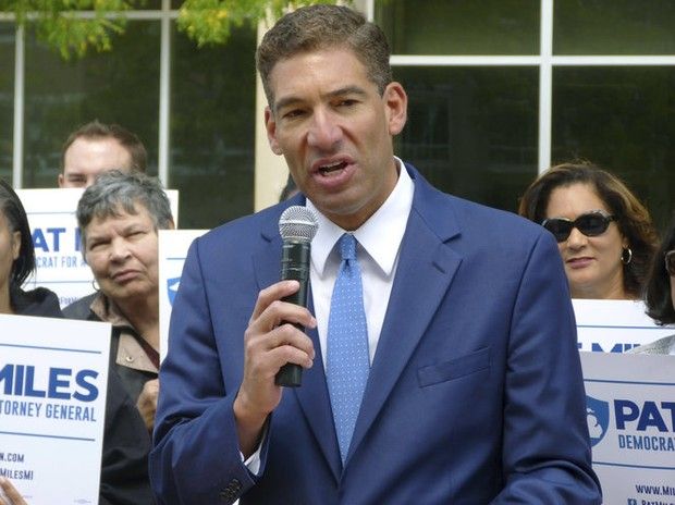 420's tweet photo. Democratic AG candidate Pat Miles supporting marijuana legalization https://t.co/VtQUPGULXA via @MLive #Michigan #Election2018 #Politics #PatMiles #LegalizeIt #Herb #freedom #CommonSense https://t.co/XXsHV5jviC