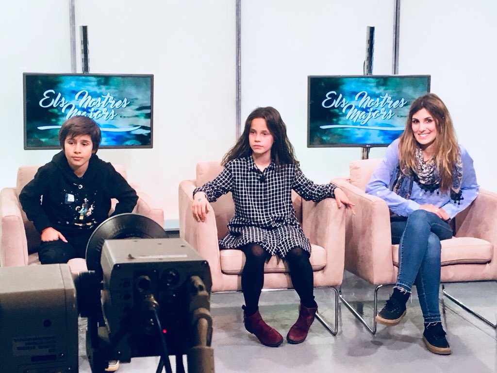carolinesescola's tweet photo. Ens han fet una entrevista a LEVANTE TV explicant el nostre projecte: ART A LA RESIDÈNCIA.
S’emitirà aquesta nit a les 22:00. Programa “Els nostres Majors” presentat per Ximo Rovira. El projecte es APS ( projecte d’aprenentatge i servei) https://t.co/D7u9w0SMhW