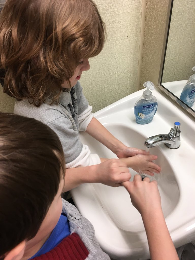 TracyCloer's tweet photo. Germs here, germs there, germs germs EVERYWHERE!! Singing while we wash our hands...who knew? https://t.co/JfkBYJPiHl