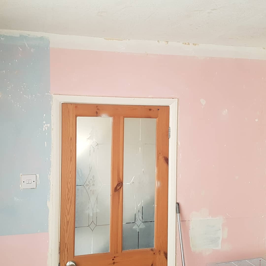 miles_howells's tweet photo. a week off work has now turned into re-decorating 3 rooms in the house #allworkedout https://t.co/iwHDfW1OSk