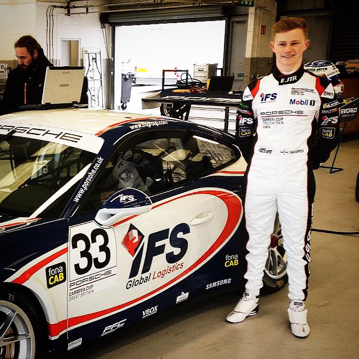 FreeM_RW's tweet image. ICYMI: @DanHarperRacing revealed his new livery &amp;amp; @freem_official Porsche Junior racewear yesterday at @silverstonecircuit 🚗💨🏆

 • #Porsche • #CarreraCup • #BRDC • #GT3 • #Supercup • #PorscheGB • #Sportscar • #Supercar • #ProDriver • #Fast • #FreeM • #FreemRacewear