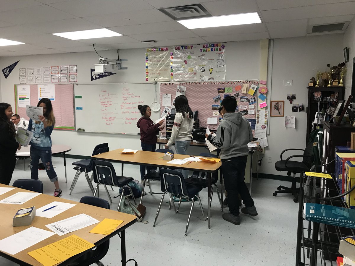 MNunn_SEHS_AP's tweet photo. More quiz-quiz trade! Movement and learning! #StallionsLeadtheWay #TeamSISD #intersessionfun https://t.co/UsF3WXWGKD