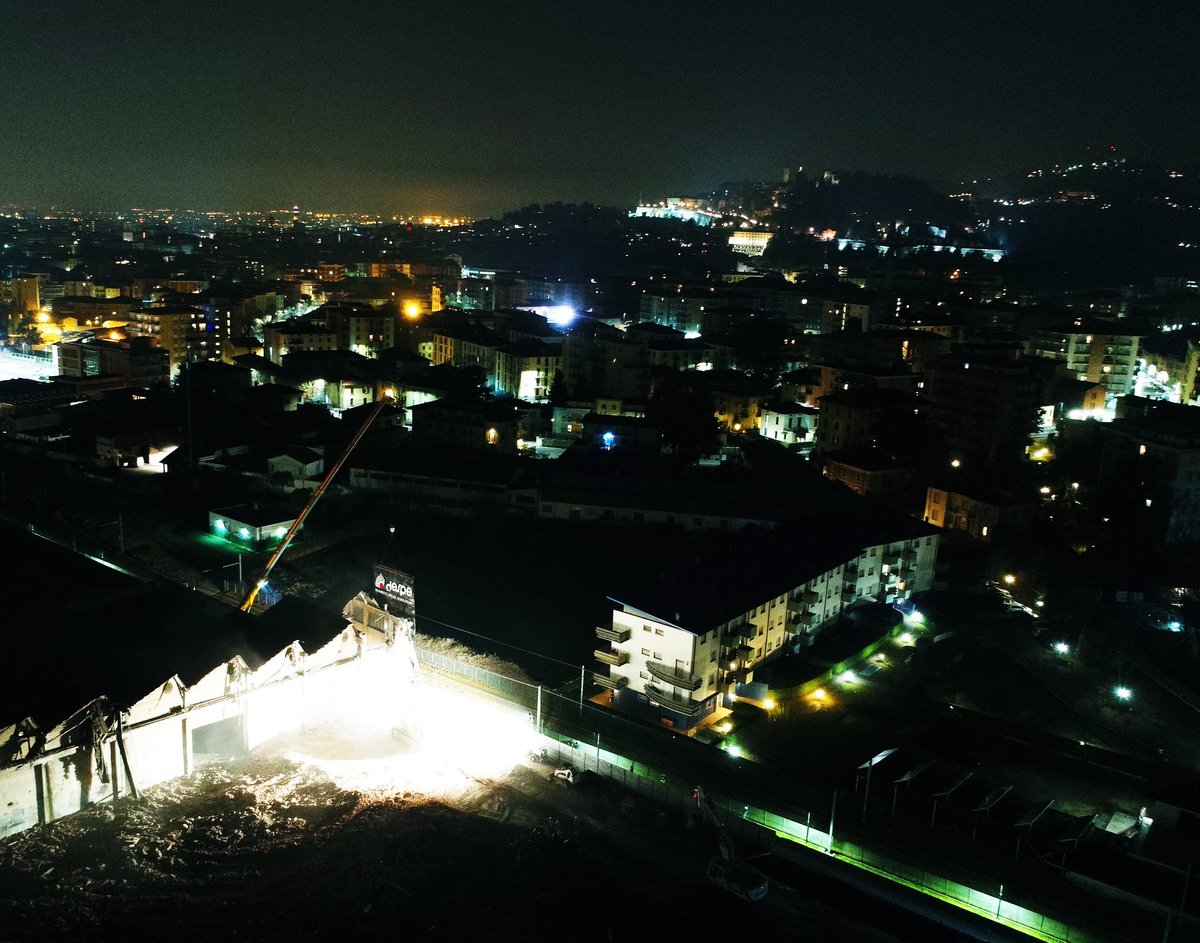 Despe_Spa's tweet photo. DESPE - Engineering Special Demolition By Night 🌛🌟🌠

#despe #despeSpa #demolizionispeciali #specialdemolition #ExOTE #bergamo #night https://t.co/q9O84LXTgp