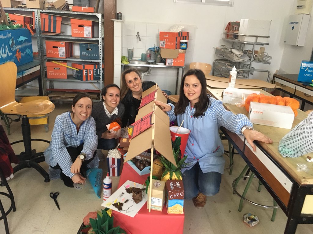 lomarpal's tweet photo. 👨🏻‍🎨Ultimant la falla!👩🏼‍🎨
🖼Una finestra oberta al món!!🌍 https://t.co/9lHXgBZmbZ