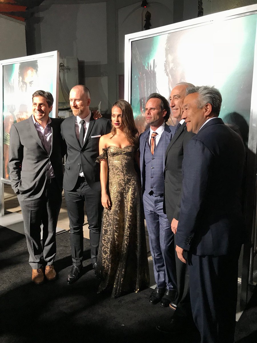 IntlPromo's tweet image. Last night we were able to attend the #tombraider premiere. Go see Tomb Raider this Friday and see the new @volvocarusa #XC40 in action!