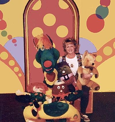 TPLJonesLibrary's tweet image. Cindy Cook is here! We are fanning out! Sometimes your childhood dreams do come true! Come to the big show at 2:00 p.m. #CindyCook #MarchBreakFun