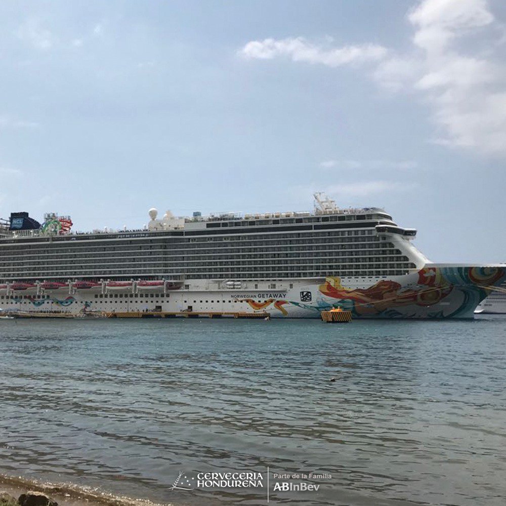CerveceriaHond's tweet image. Hoy arribaron 4 barcos de turistas a las playas de Roatán quienes desembarcaron en playas limpias gracias a el esfuerzo de todos los voluntarios. #PorUnMundoMejor.