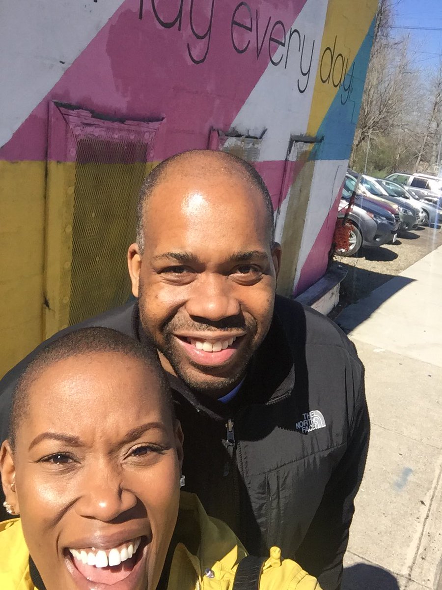 meredithdclark's tweet photo. We’re interrogating our own selfies (and each other’s) in the #BlackTwitterClass today. To put some skin in the game, I’m posting one of my own. #foreheadgamestrong https://t.co/kyOFTKHPLd
