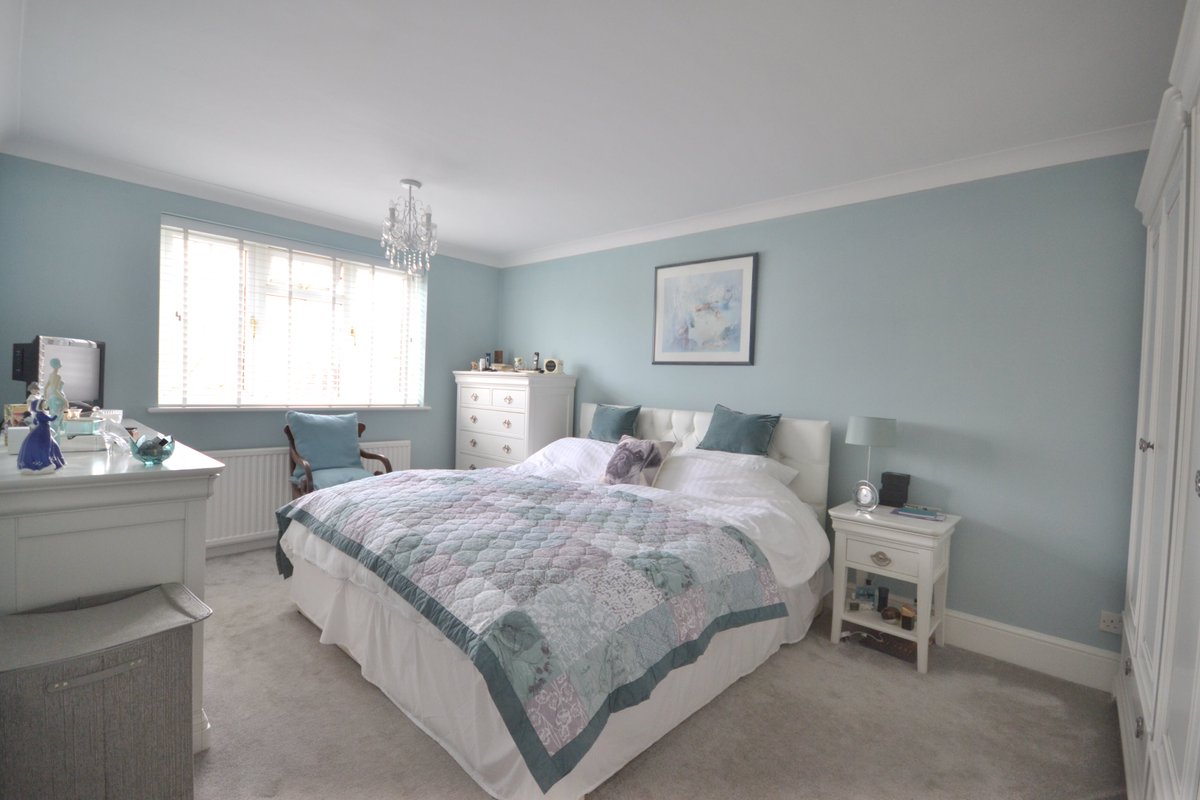New Listing: Oak Avenue, South Wootton

£409,950

An impressive 4 bedroom detached family home situated in the sought after village of South Wootton. 

To view all of our properties follow the link rightmove.co.uk/property-for-s…