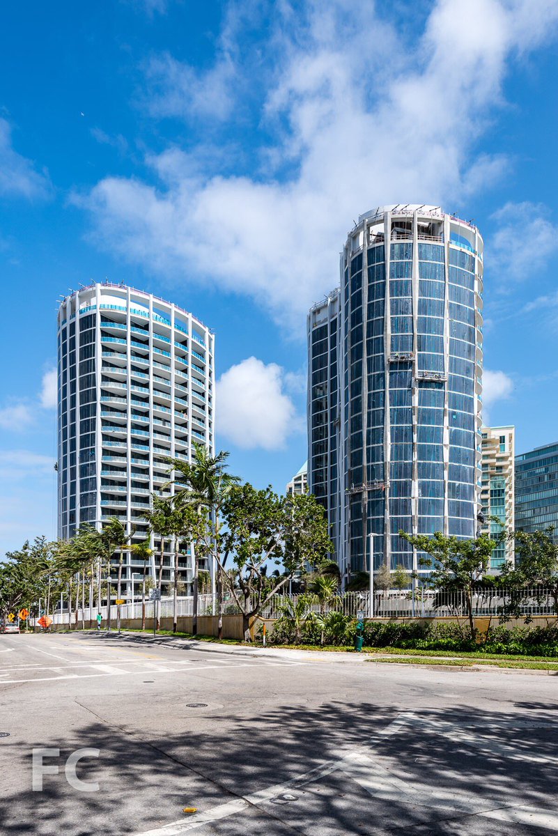 Exterior construction wrapping up on the first two towers at OMA’s Park Grove development in Coconut Grove, Miami.
fieldcondition.com/blog/2018/3/13…