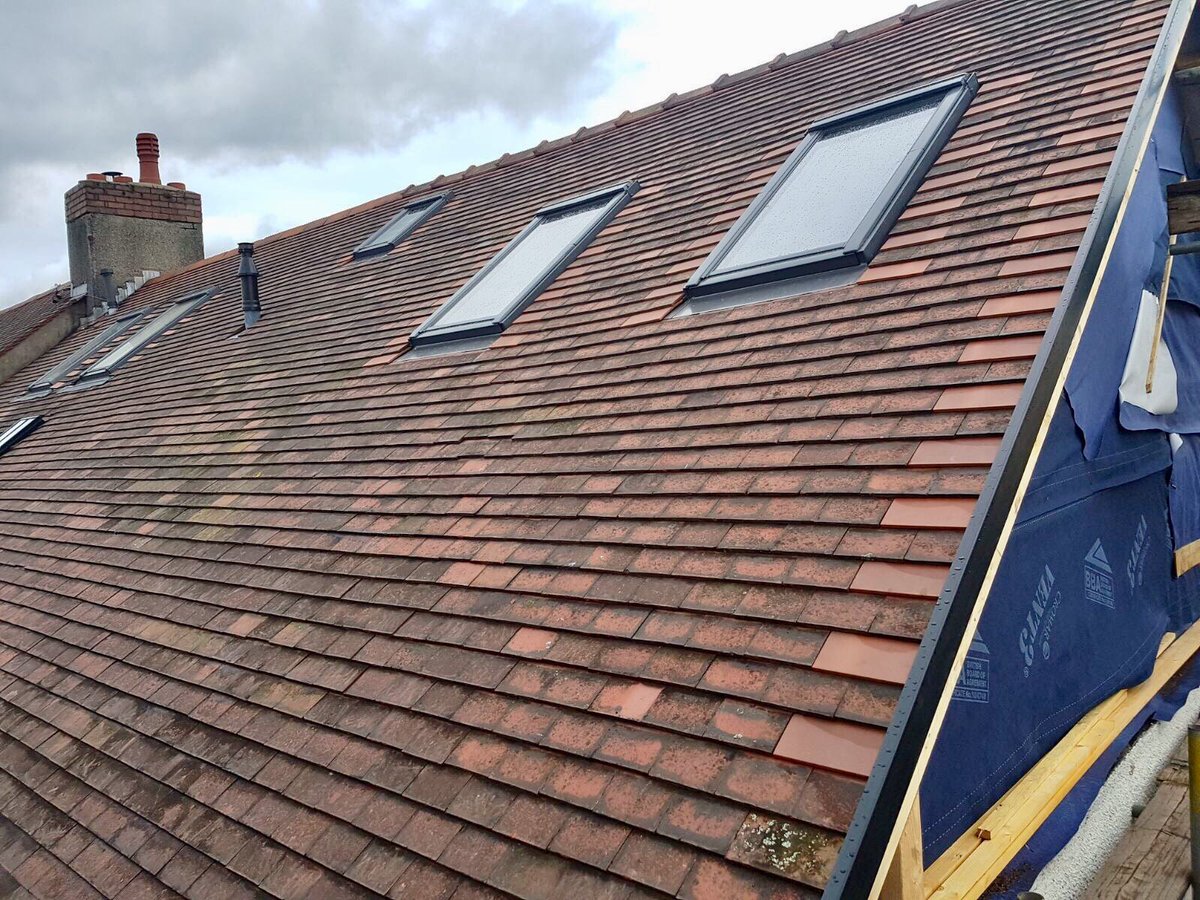 GalleryLoft's tweet photo. The snow has melted and spring is in the air so progress has resumed on our current projects ☀️🌈#dontmoveoutmoveup #loftconversion #dormer #design #construction #cardiff #radyr #penylan #llandaff #aluminumglazing #hangingtiles #galleryloftconversions #roofing #upvc #loft #roof https://t.co/f4UoiQrgWt