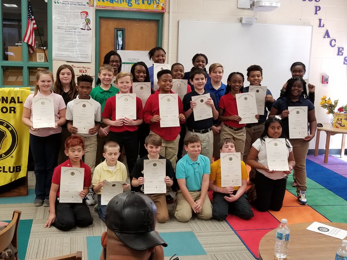 Midway Hills Academy tweet media