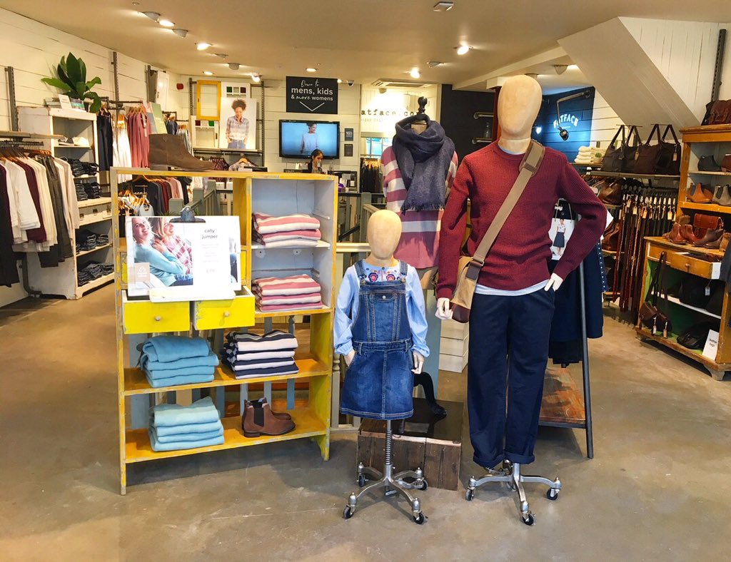 Boxoffrogsltd's tweet photo. @fatface Kings Road Store has been given an #update and #refresh ready for #Spring!🌱💐🌤
The space is used as a store  showroom and to hold meetings in #London. Why not pop in and have a look at all the pieces for the new #season! 👀
#design #create #inspire #teamfrog https://t.co/9XZBamMc2Y