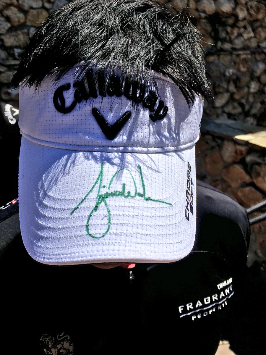 Kiradech got Tiger to sign his visor. And now he’s wearing it around Bay Hill. Amazing.