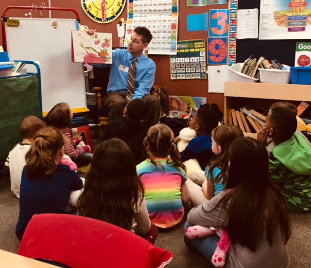HLPalmer15's tweet photo. Essentials In Action (practice 2 read aloud) Celebrating guest readers with @kudlakp #EssentialsInAction #MichiganLiteracy https://t.co/I7OMOzUQlY