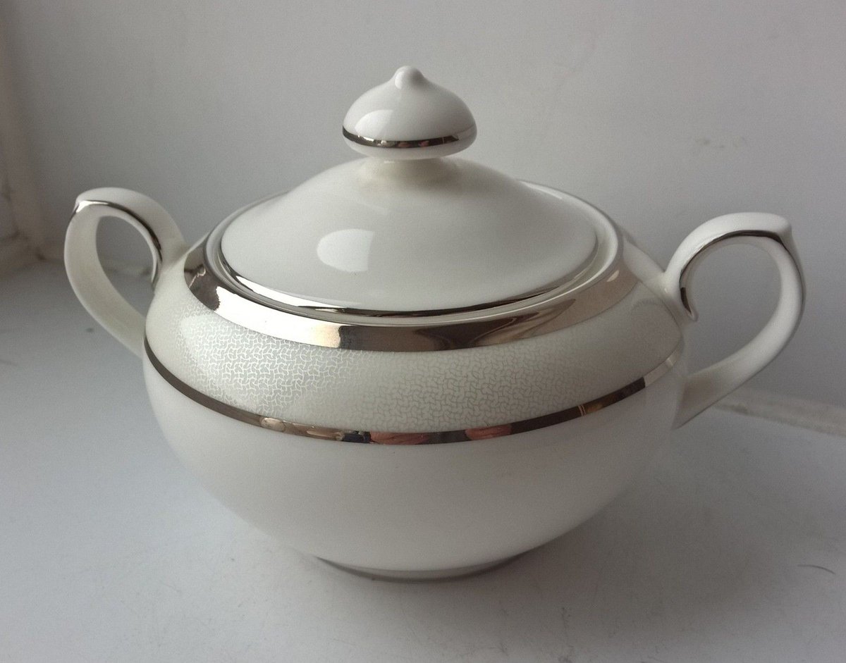 PotteriesTA's tweet photo. Rare Royal Doulton Platinum Silk Lidded Sugar Bowl - New #ebay #royaldoulton #platinumsilk
https://t.co/DO6gp9S6iH https://t.co/rGDmj2KaTU