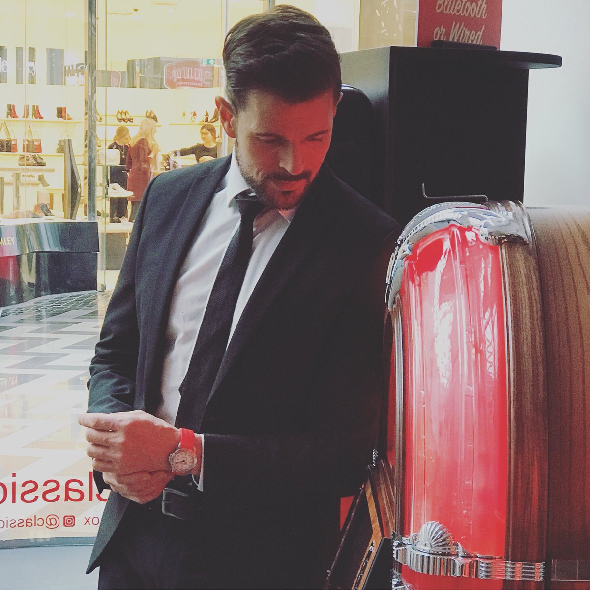 VulcanStraps's tweet photo. Amazing day shooting some lifestyle shots of the Vulcan Watch Straps for Rolex sport model Watches. Pre orders available 18.03.18
#vulcanwatchstraps #rolex #rolexstrap #rolexsubmariner #rolexgang #watchfam #watchesofinstagram #watchaddict #model #photoshoot #fashion #malemodel https://t.co/BMWSCer4vR