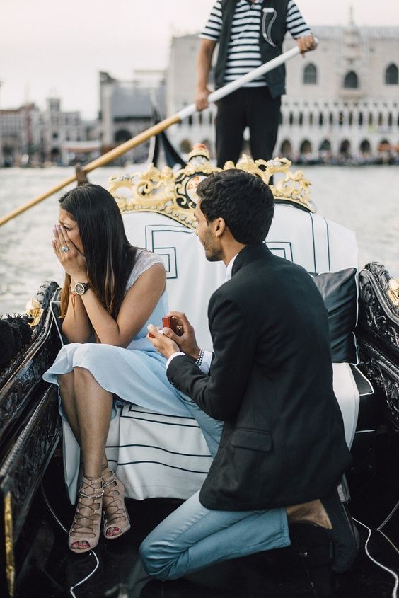 CMJeweler's tweet photo. A gondola #proposal almost guarantees she'll say "oui." https://t.co/Wz4qSinCEN