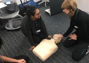 CATSEducationUK's tweet photo. In an intensive all day course Cambridge students were taught how to assess and administer emergency first aid before the paramedics arrive. Students were encouraged to take the roles of patients and first aiders to practice the techniques they had learnt.#CATScollege #Cambridge https://t.co/MGXaRvPgWh