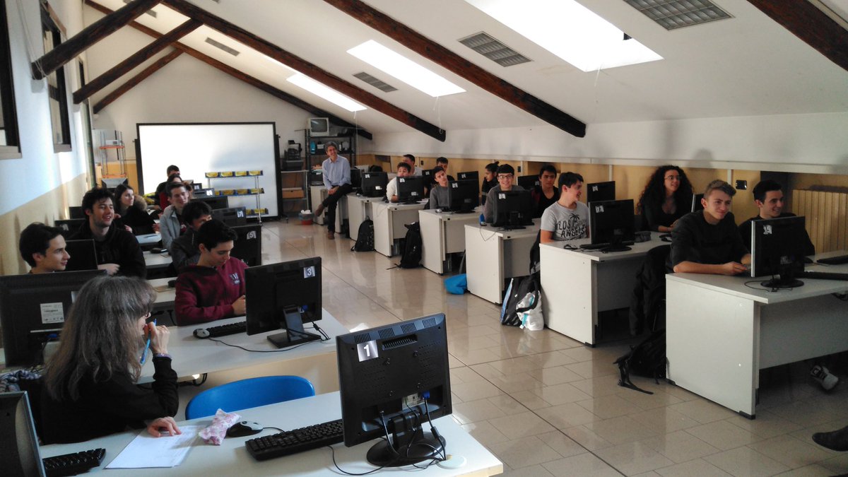 ClaudMasotti's tweet photo. Il team #IBM tra i banchi del Liceo Salesiano a Milano. Progetto ITACA #alternanzascuolalavoro partito. #innovation #STEM #digitalskills #skillsbuild @FondazioneIBM @MWASocial https://t.co/VUmLKEtgJn