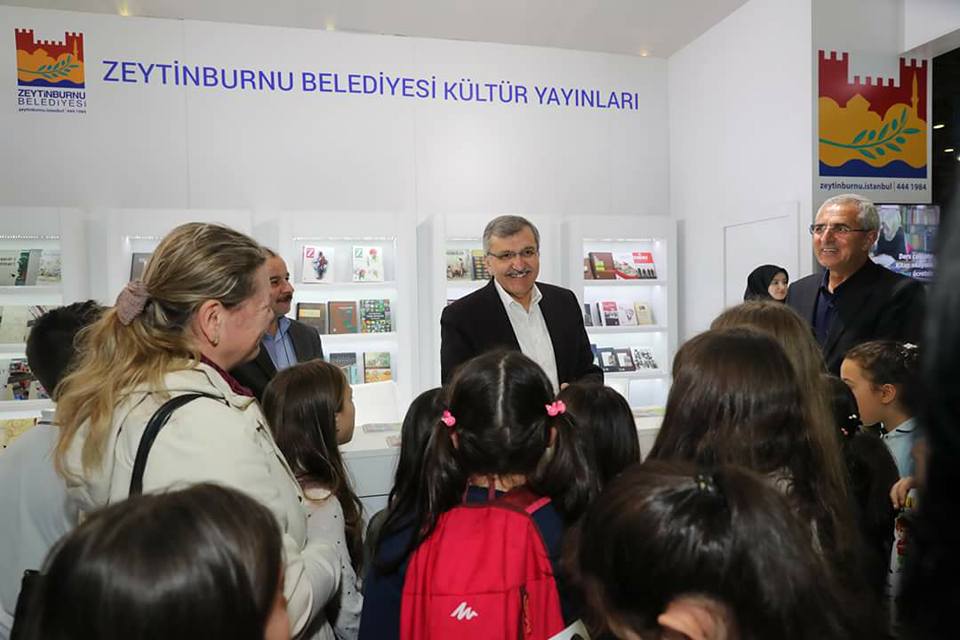 CNR Kitap Fuarı'nı ziyaret ettik. Kültür Yayınları standımızın ziyaretçileriyle sohbet ettik.

#CNRKitapFuarı 

goo.gl/t4Ca5n