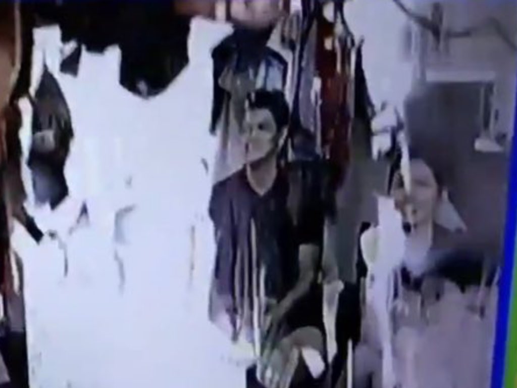 thereisanocean's tweet photo. WHAT IS THIS?   Tell us ... what you think of this.  A big moving white entity passing by the camera.  I froze this part ... the handsome SB winner in the center; Meng on his left.    Let me start ...

#MaineMendoza https://t.co/nj5p2Mw4QV