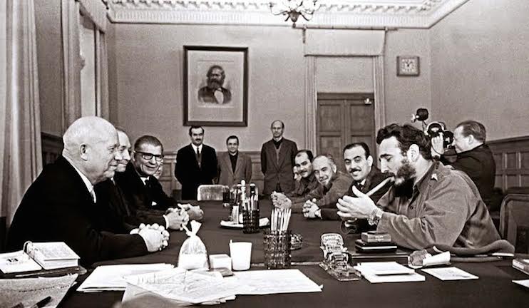 Unatoč upitnim moralnim te ekonomskim načelima, Fidel Castro ostaje upisan kao jedan od najvećih suvremenih govornika koji je bio u stanju satima držati govore pred auditorijem po najvećem suncu bez pada u kvaliteti samog izlaganja. Čitajte više na: retorika.hr/povijesni-govo…