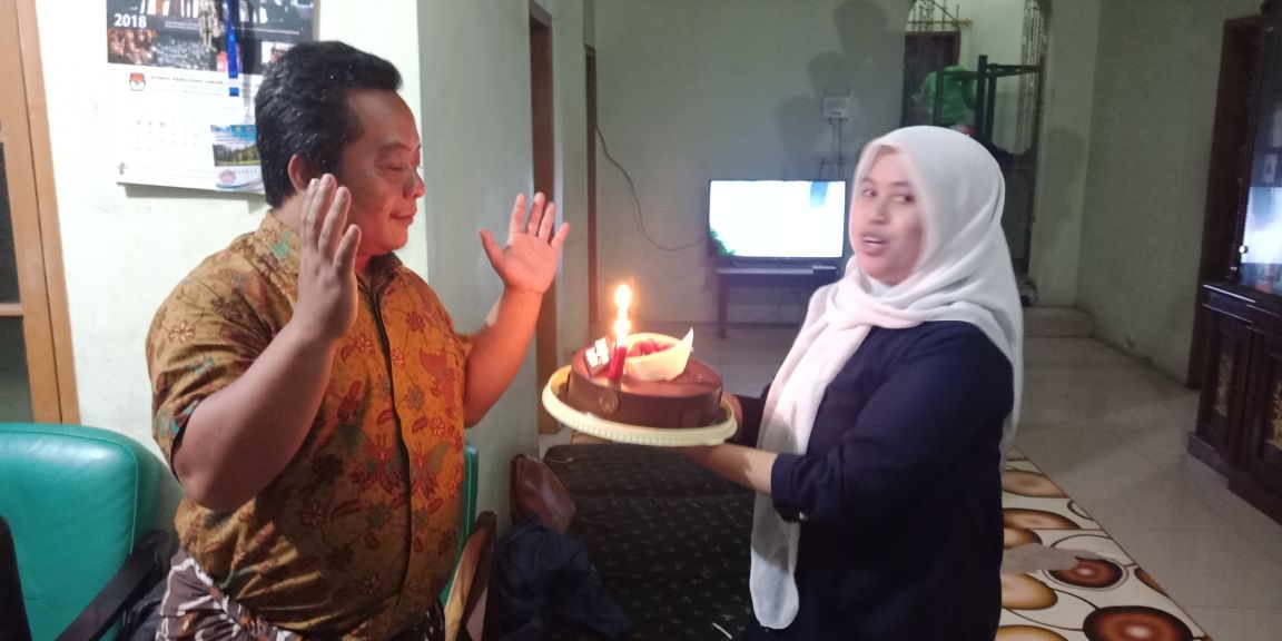 Life begins at 40... selamat ulang tahun ketua PW Gerakan Pemuda Ansor Jawa Barat, Sahabat Deni Ahmad Haidar. Selalu diberkahi dan memberkahi...
