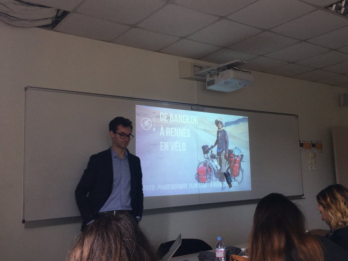AudreyGenay1's tweet photo. « De Bangkok à Rennes en vélo » 🚲 présentation de l’après midi par Pierre Adrien, promo 2015, pour les #Go4Nego certificat interculturel de @Montpellier_BS 🎒 https://t.co/GSg7PxftBy