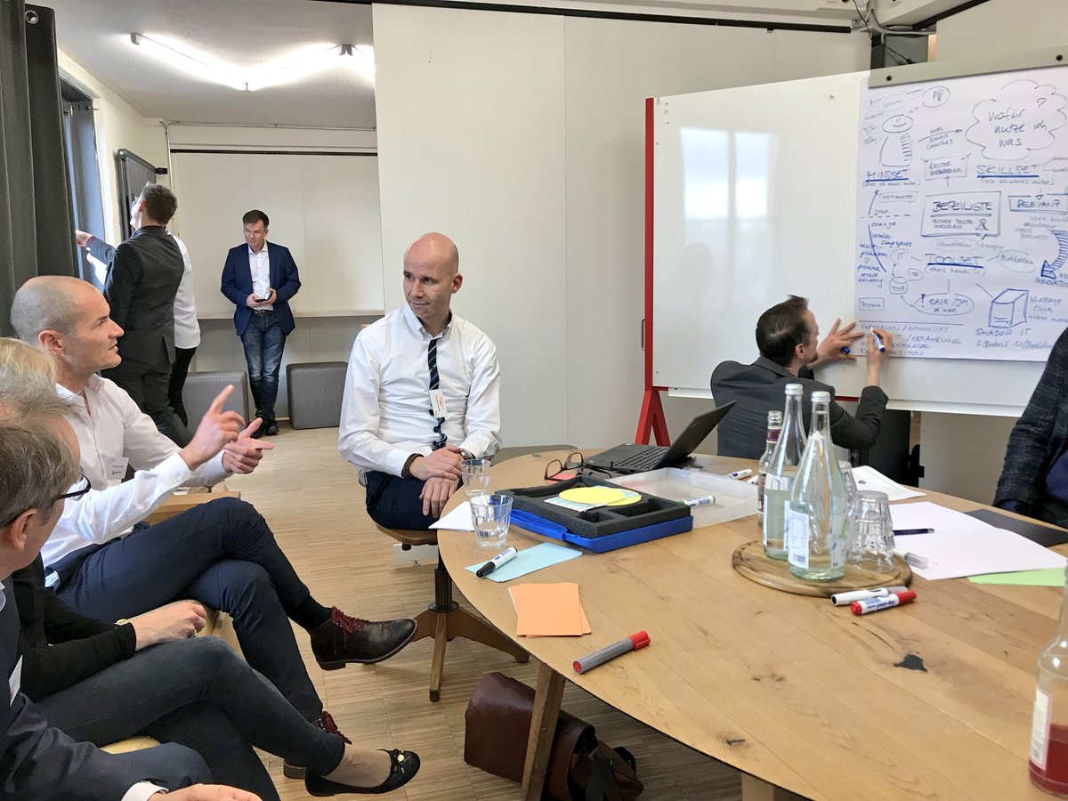 lukizzl's tweet photo. Klasse Session mit @timmfriebe über den #DigitalWorkplace der Zukunft:

Differenziert, nutzerzentriert, dynamisch, relevant, offen und auf Augenhöhe 🌱 #IB_SBC

#mindset #skillset #toolset

#DigitalLife https://t.co/AfqVPTNNa3