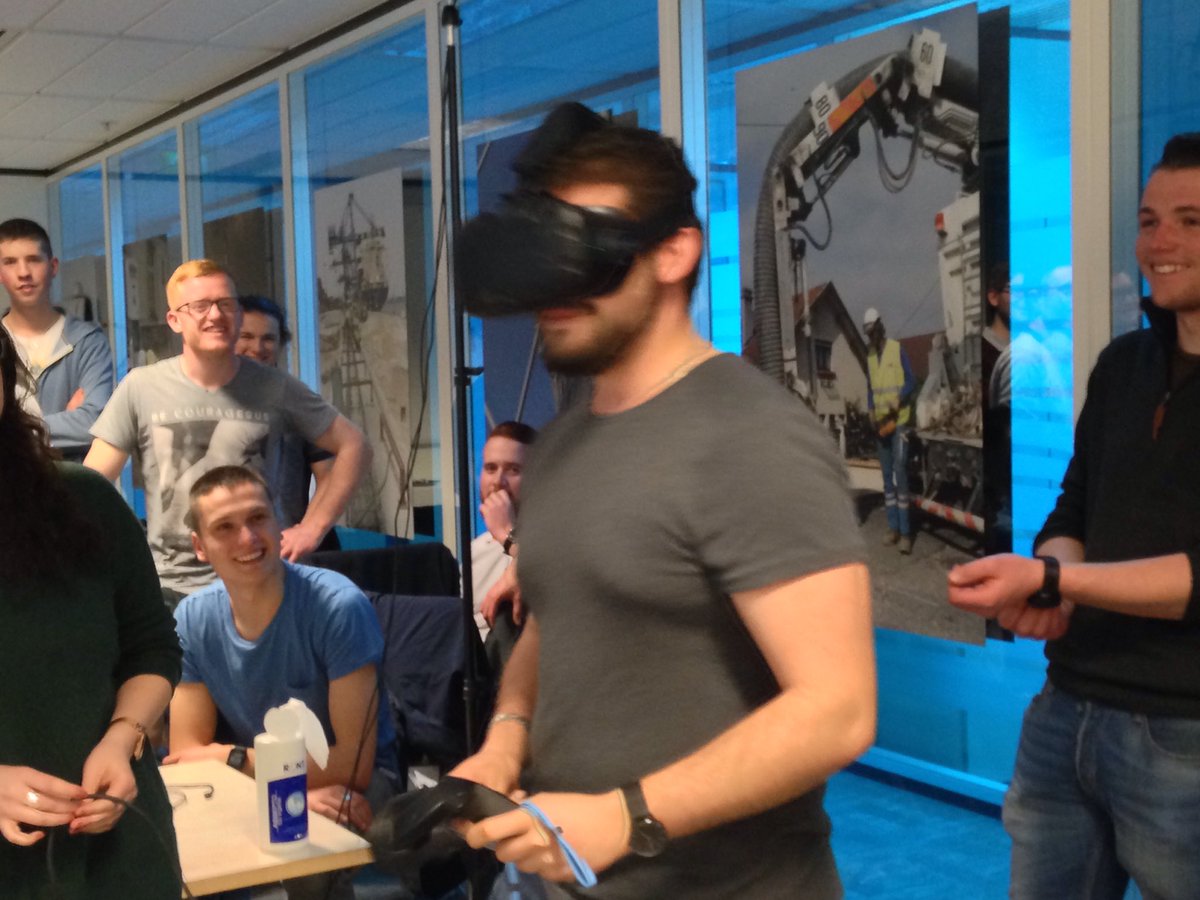 iut_egletons's tweet photo. Iut egletons / licence pro TP : réalité virtuelle au siège social de la Sade à Paris https://t.co/IcE04ojZ7c