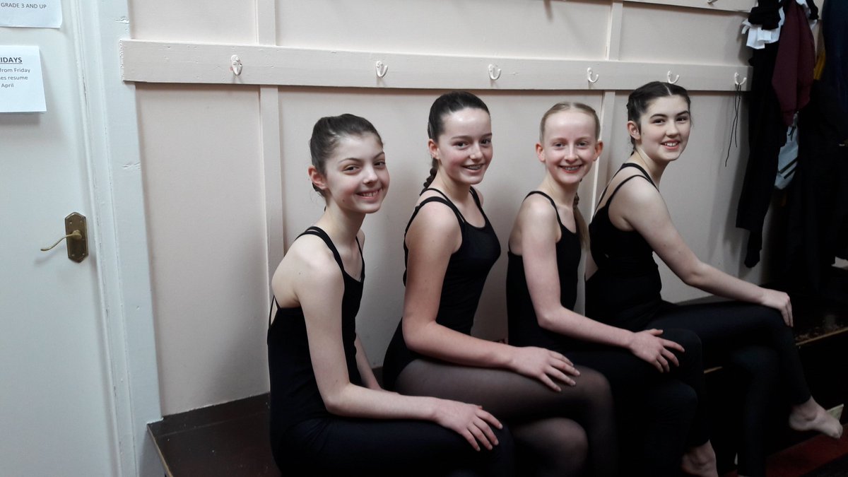 StenhouseDance's tweet photo. @ISTDdance grade 4 modern let's go!! https://t.co/v2lolZJ2gg