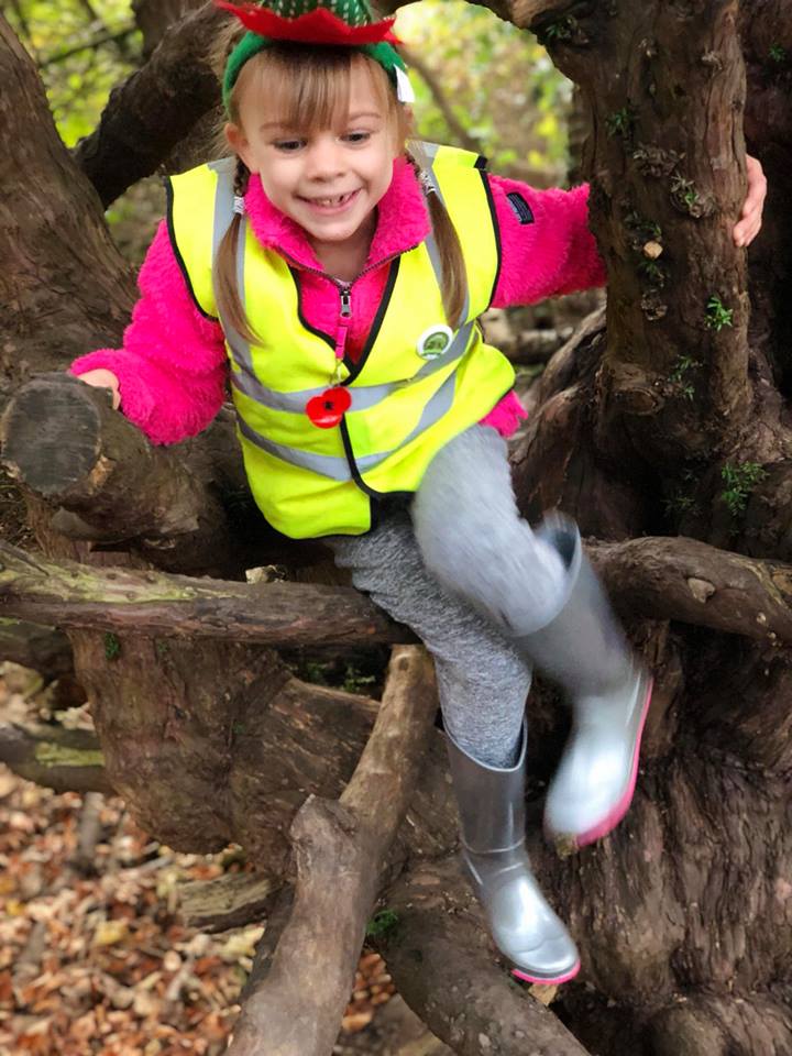 This is both #boss and #adorable. Elizabeth (<a href="/TLCwirral/">TLC - Elizabeth: caring for Wirral & the World</a>) is #Wirral's Littlest Litter Picker. She hates litter and wanted to make a difference, so she rolled up her sleeves and got to it. What a little star. Show some support to this young lady on FB too: bit.ly/2HvmrY4