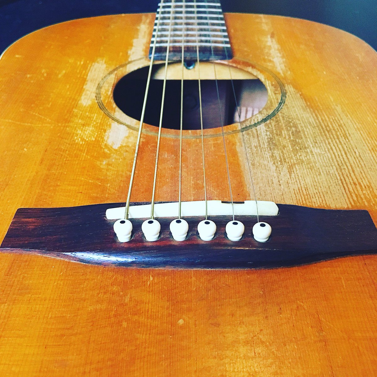 FrancelleMusic's tweet photo. It’s always time to play guitar, even when in Switzerland!! 🇨🇭🎶🎸 https://t.co/7LMxAZLImt