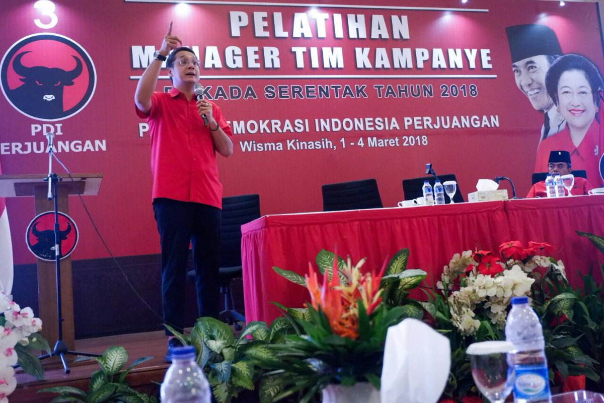Merasa terhormat pernah diminta jadi fasilitator di #SekolahKaderPDIP untuk pelatihan menejer kampanye. Komitmen Partai super jelas untuk membentuk kadernya sbg otot dan otak Partai. Merdeka!!! #PDIPerjuangan
