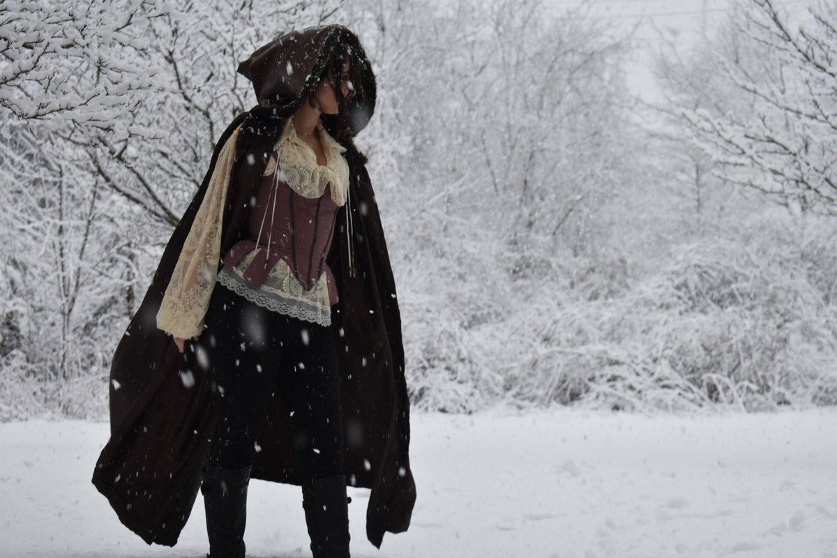 Fashion_By_Aly's tweet photo. How do you think #onceuponatime will end? I hope #emmaswan comes back.
#got #gameofthrones #cape #ouat #snowwhite #marymargaret #oncers #ouatcosplay #regina #reginamills #evilqueen #arora #sleepingbeauty #furcloak #furcap https://t.co/0LvYQOt0i7 https://t.co/dUK4qS3mDo